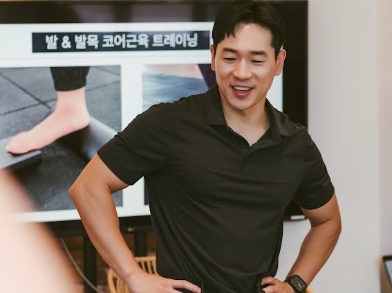 MUSTMOVE TRAINING LAB 이소환 대표가 강의를 진행하는 모습