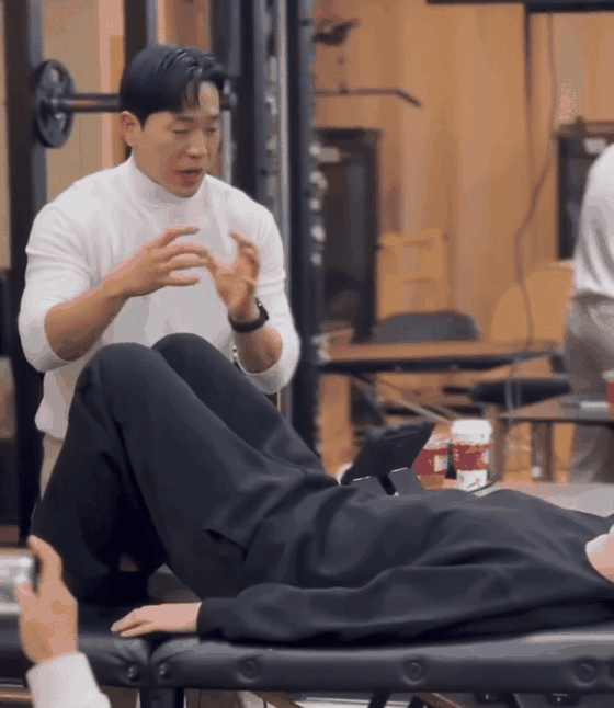 하지 움직임 평가를 설명하는 강의 현장